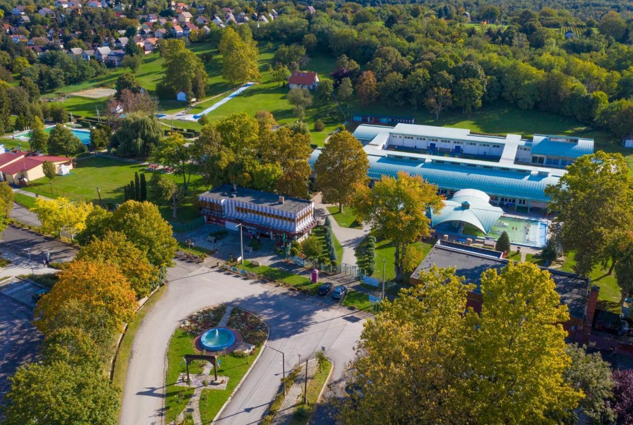 Harmonia Vendeghaz 100 Meterre Az Igali Gyogyfuerdotol Lejlighed Eksteriør billede